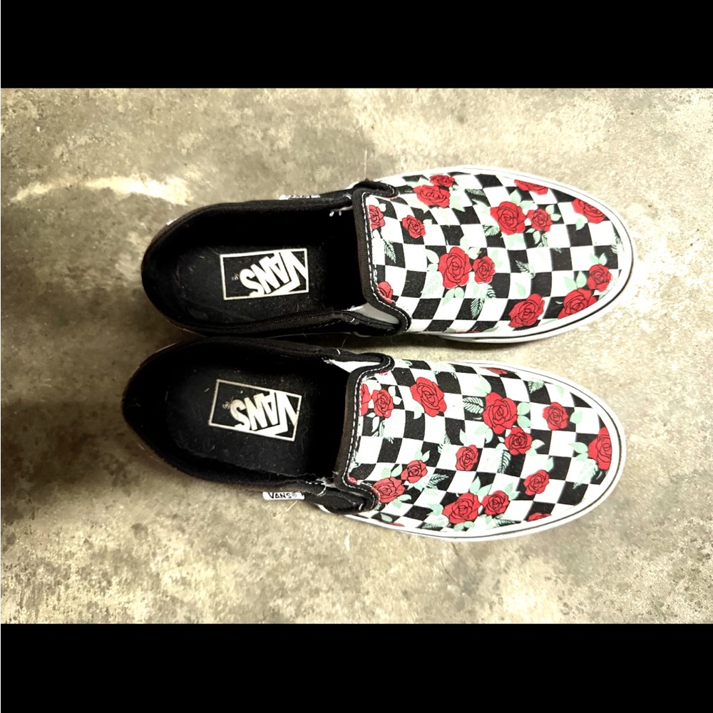 Vans Classic Slip On Vans Crew Floral/Red roses as 7